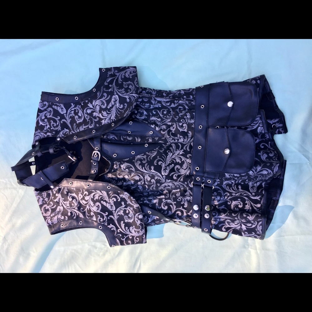 Corset - Picture 2 of 8